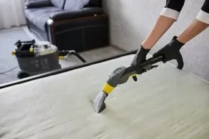 Nettoyage d’un matelas à domicile avec un extracteur